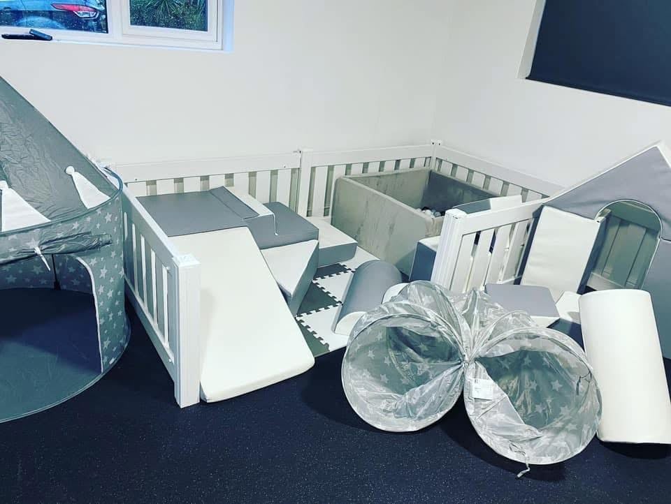 Classic soft play setup with star-print tent, tunnel and playpen